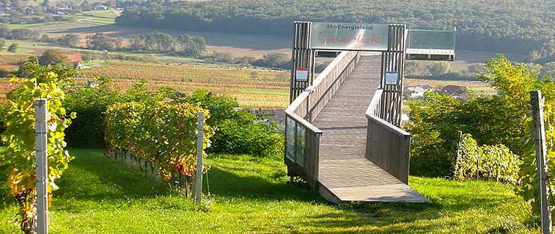 Aussichtsplattform in den Weinfeldern