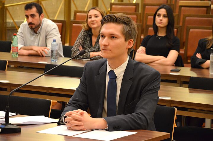 student at the mout court competition